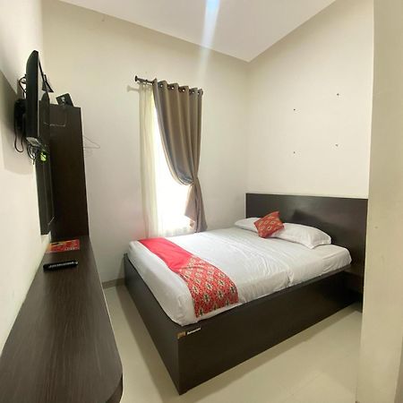 OYO 1665 Aurila Homestay Syariah Malang Bagian luar foto