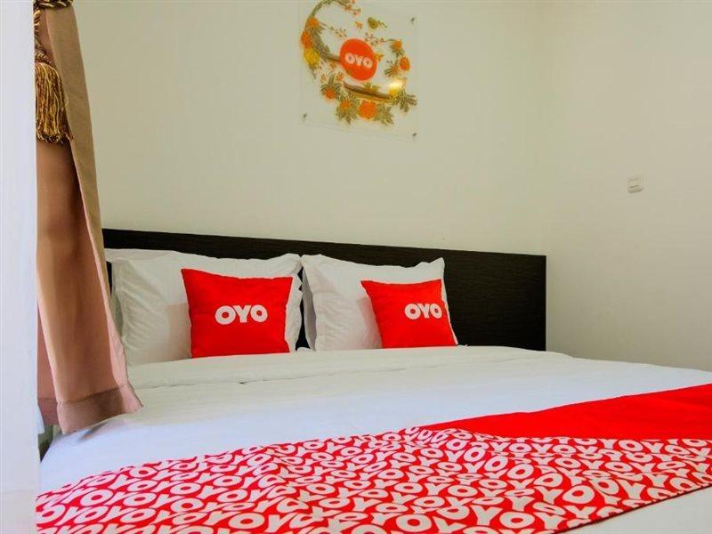 OYO 1665 Aurila Homestay Syariah Malang Bagian luar foto