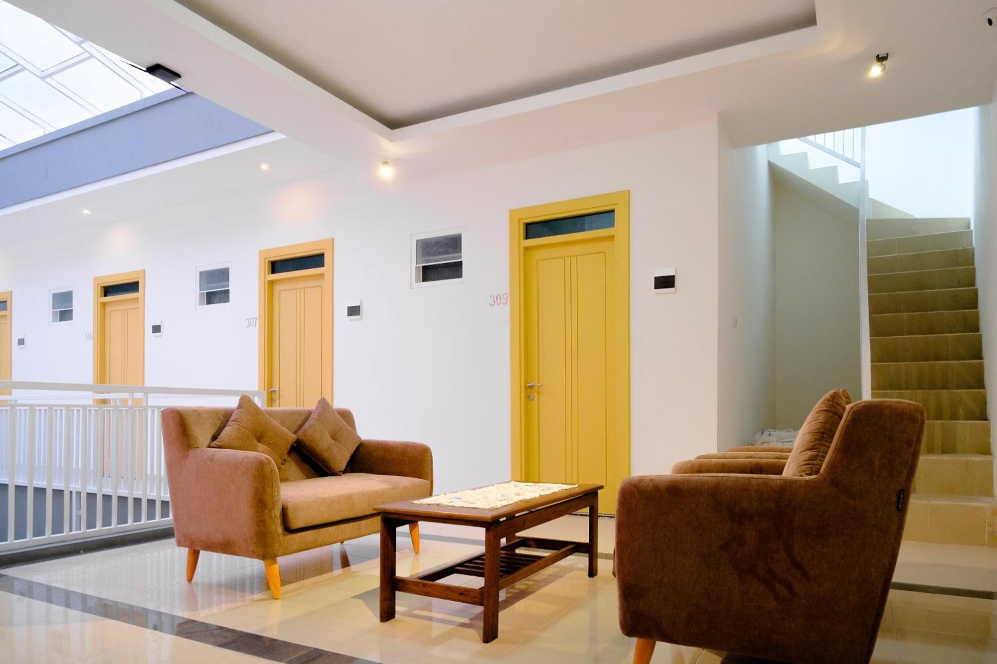 OYO 1665 Aurila Homestay Syariah Malang Bagian luar foto